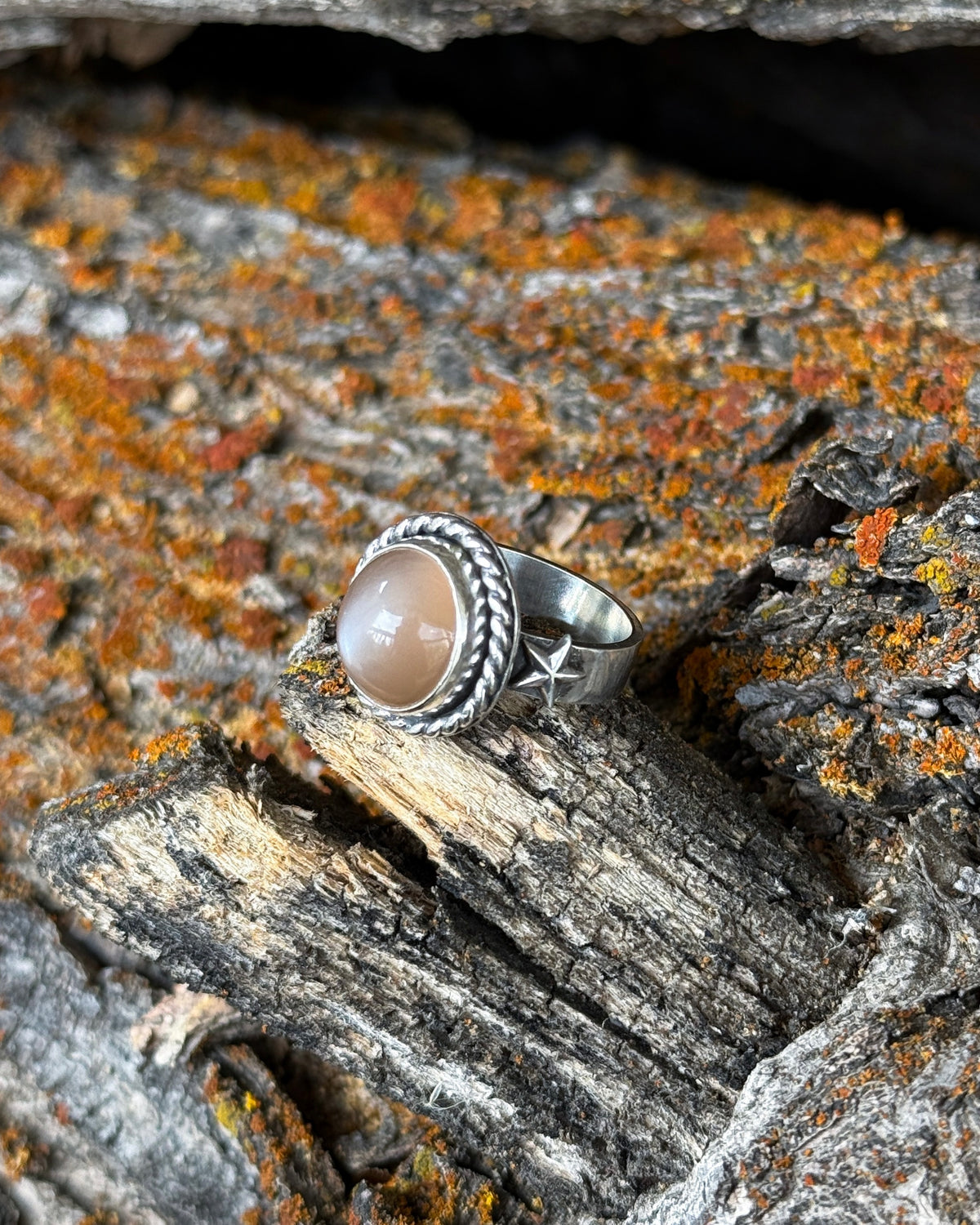Cats-eye Moonstone Ring